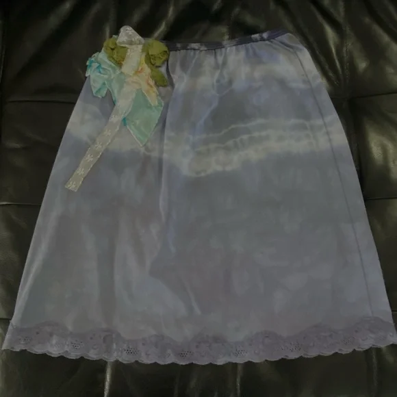Vintage Free People Blue Tie-Dye Skirt with Lace Detail - Picture 9 of 10